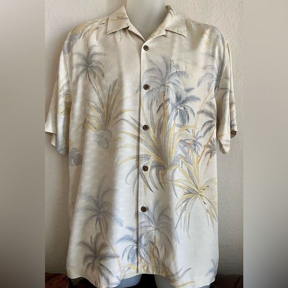 Tommy Bahama Set of Four Shirts 100% Silk Medium. - Picture 8 of 13